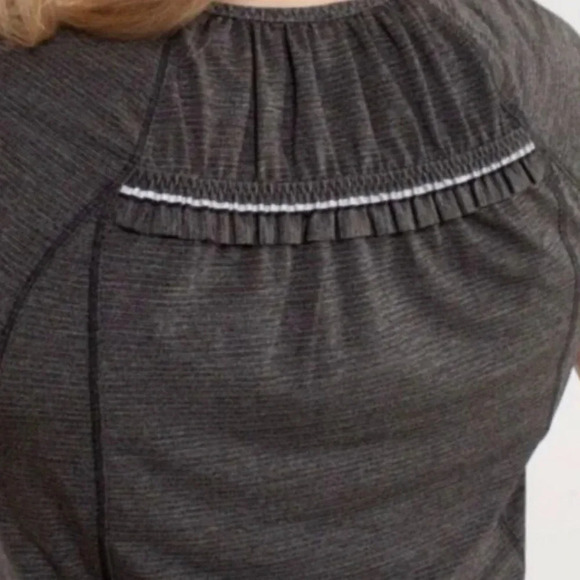 Lululemon Run Wild Short Sleeve Reflective Athletic Shirt Black Gray Size 4 - Picture 2 of 12